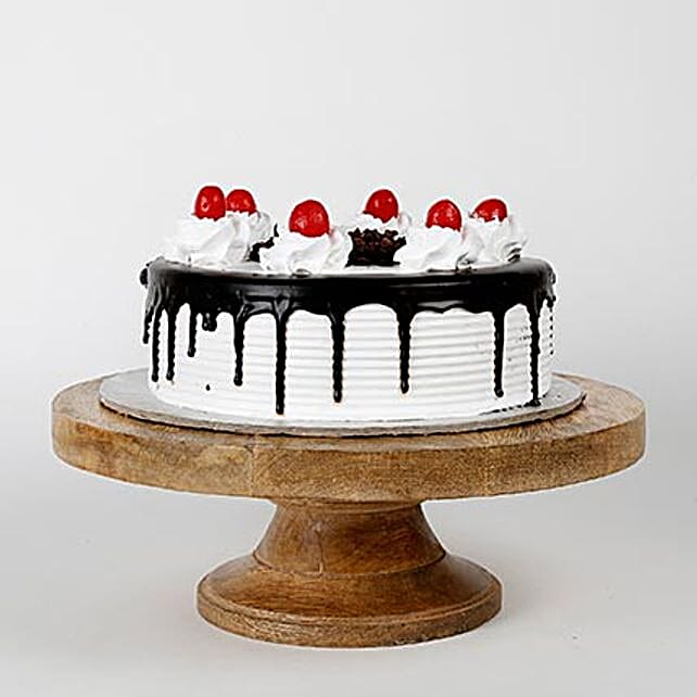 Black Forest Cake Half kg Eggless