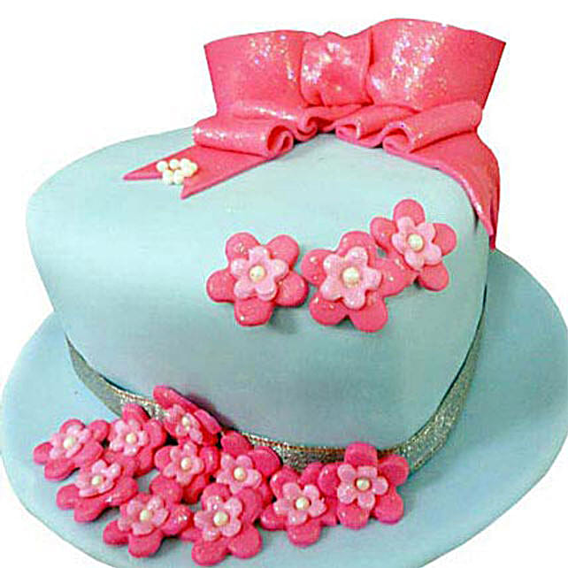 Fondant Hat Cake 3kg Vanilla Eggless